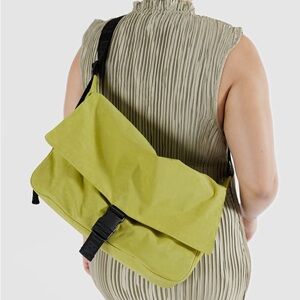 BAGGU • Lemongrass Nylon Messenger Bag